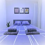 Exclusive 2br! In Center +netflix +gym وارسو