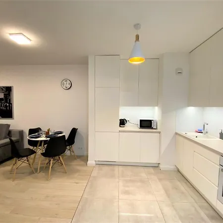 Exclusive 2br! In Center +netflix +gym Apartment *
