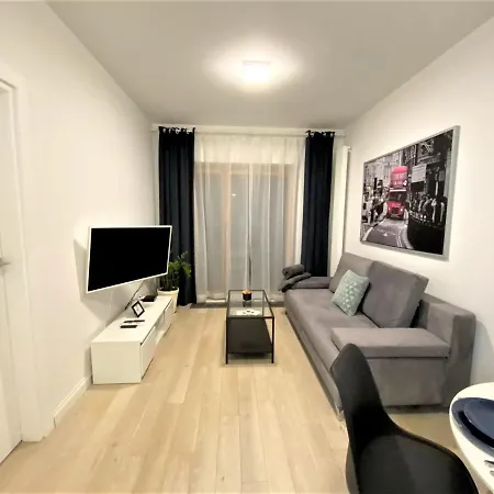 Exclusive 2br! In Center +netflix +gym Apartment Warsaw