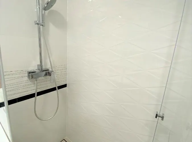 Exclusive 2br! In Center +netflix +gym Apartman