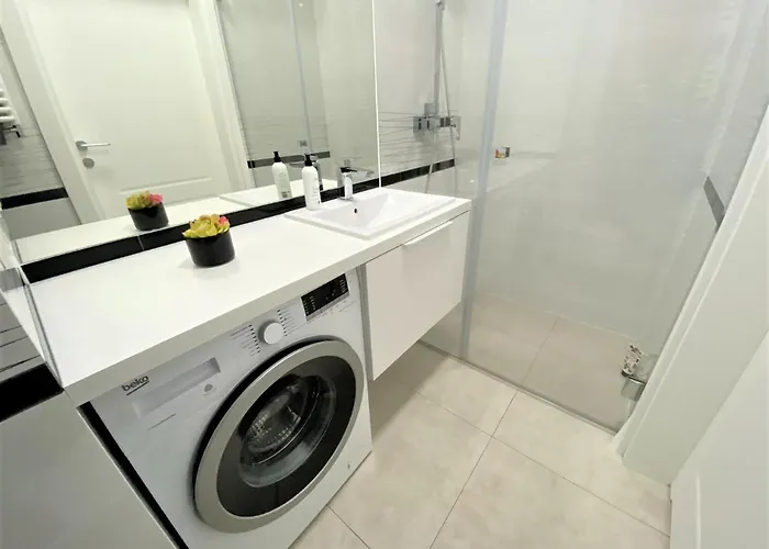 Exclusive 2br! In Center +netflix +gym * Varsó