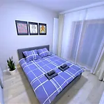 Exclusive 2br! In Center +netflix +gym ורשה