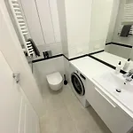 Exclusive 2br! In Center +netflix +gym דירה ורשה