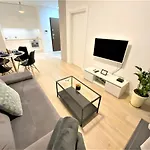 דירה Exclusive 2br! In Center +netflix +gym ורשה