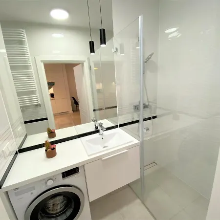 Exclusive 2br! In Center +netflix +gym 公寓 华沙