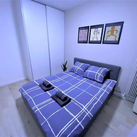 Exclusive 2br! In Center +netflix +gym *