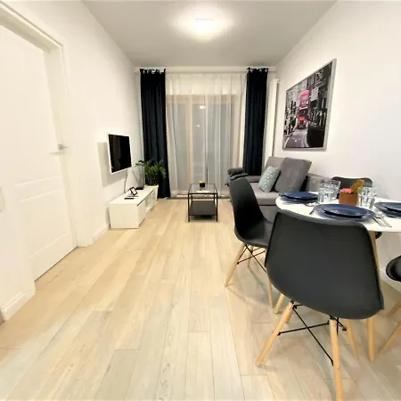 Exclusive 2br! In Center +netflix +gym 公寓 华沙