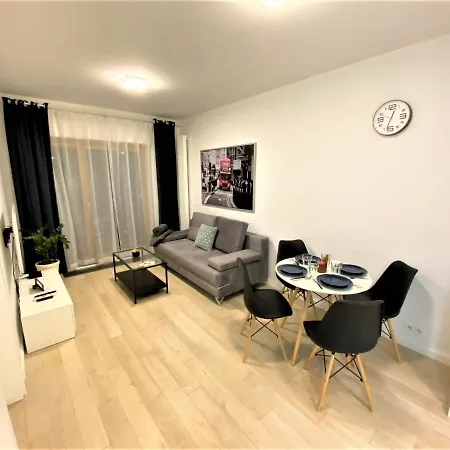 Exclusive 2br! In Center +netflix +gym *